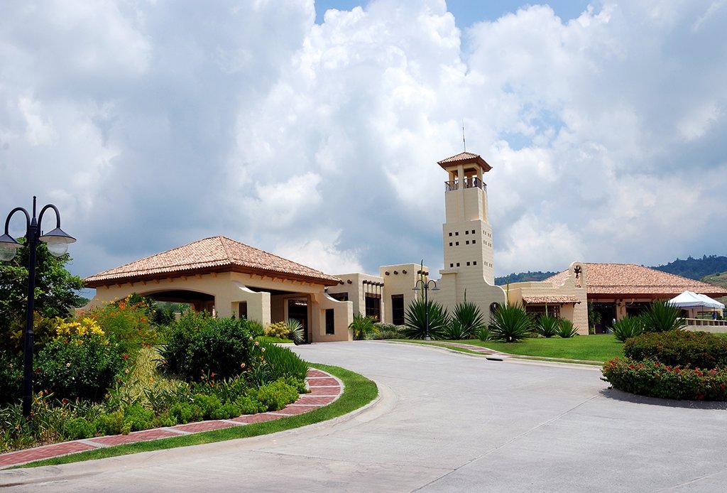 Splendido Taal Golf Club